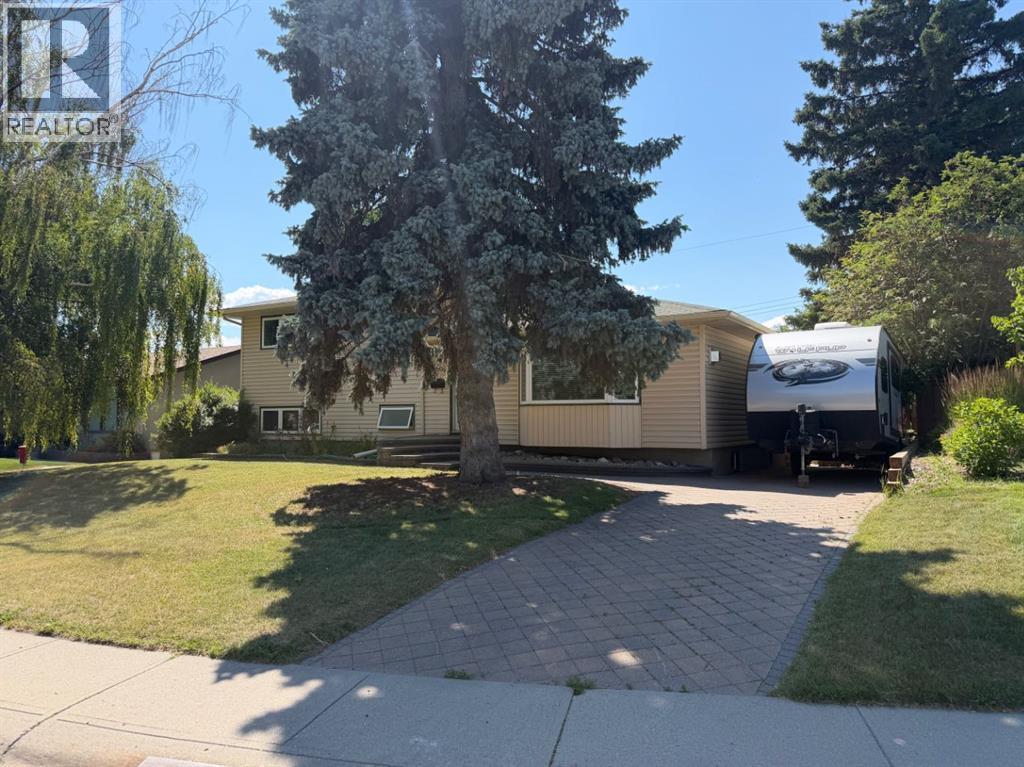 6407 Lombardy Crescent SW, North Glenmore Park, Calgary photo 2