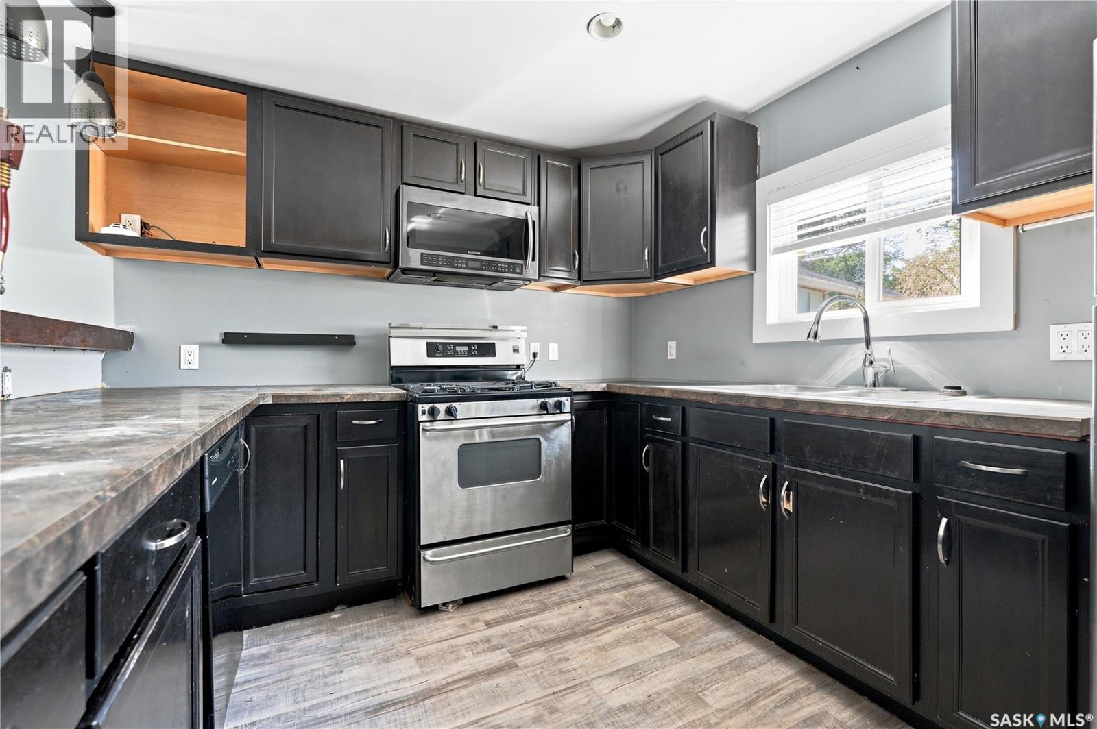 215 26th STREET W - 11