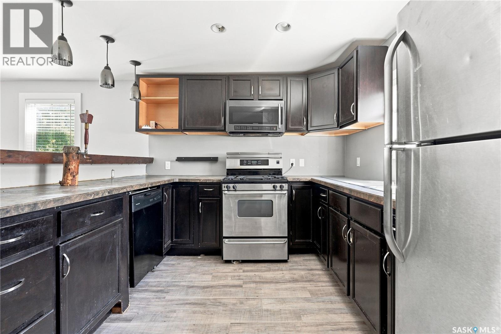 215 26th STREET W - 12