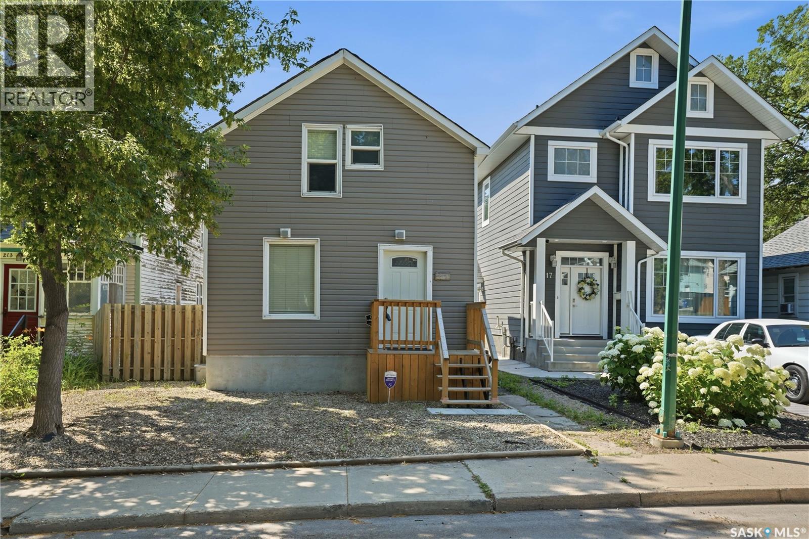 215 26th STREET W, Saskatoon — photo 2