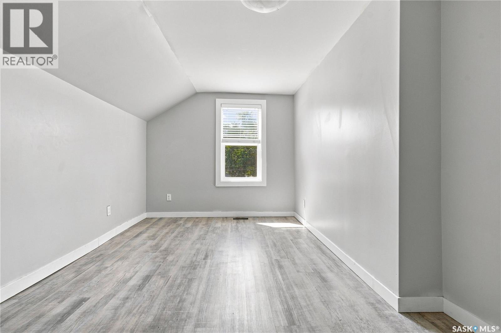 215 26th STREET W - 26