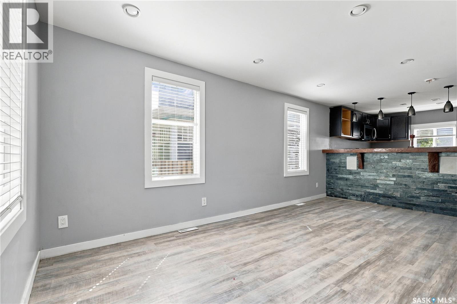215 26th STREET W - 4