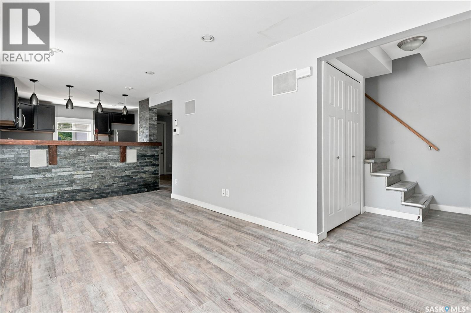 215 26th STREET W - 5