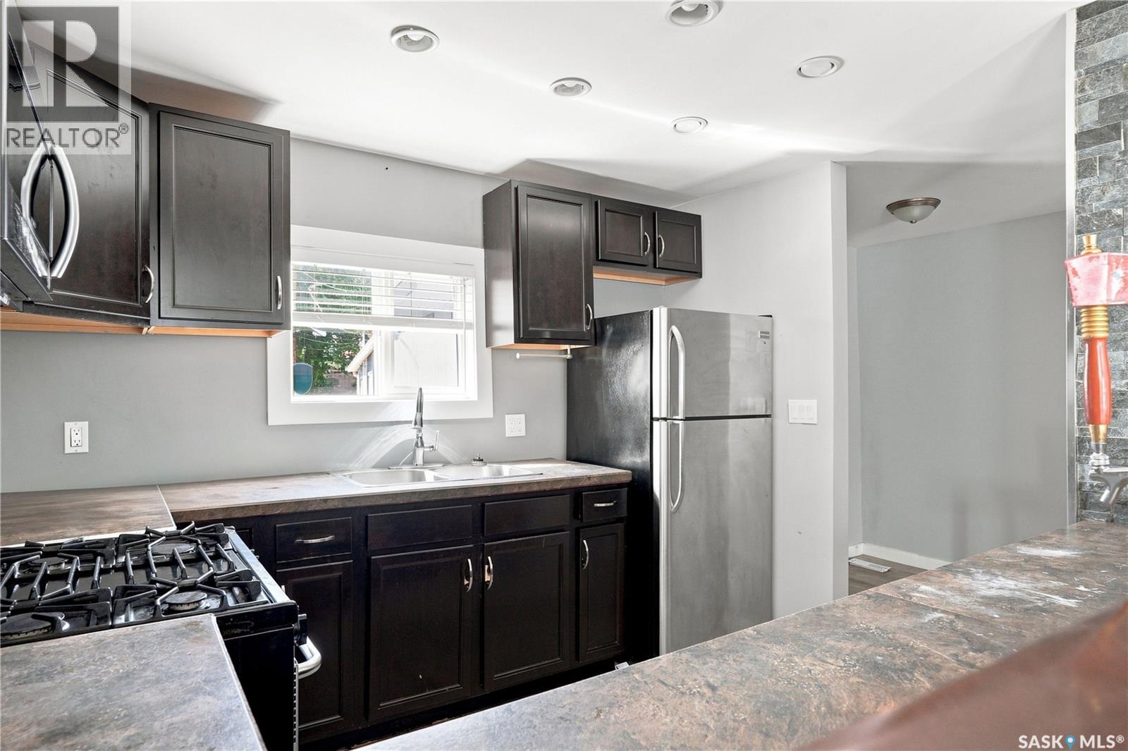 215 26th STREET W - 9