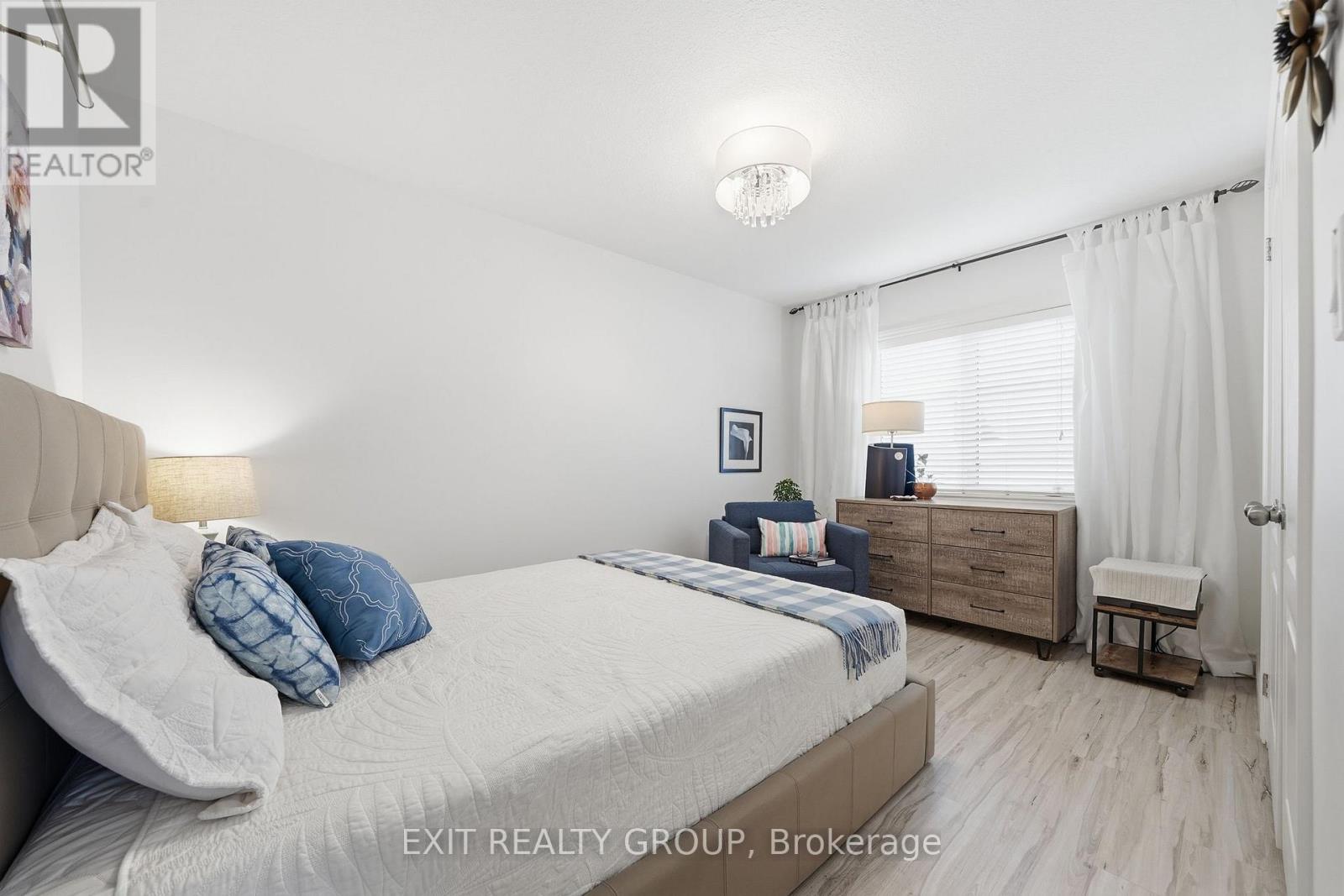 86 SANDBANKS COURT - 38