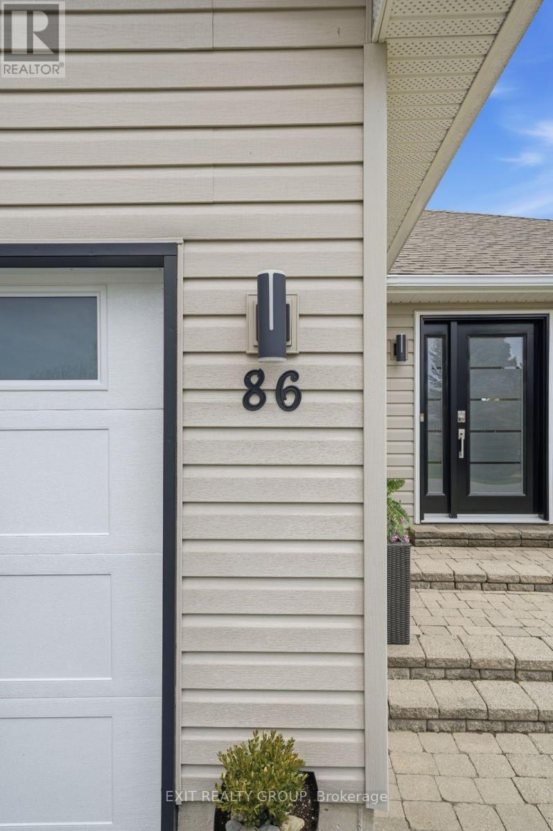 86 SANDBANKS COURT - 6