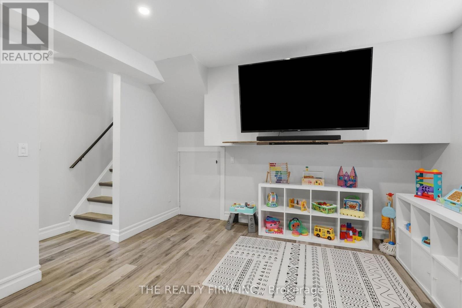 162 OAKWOOD DRIVE - 18