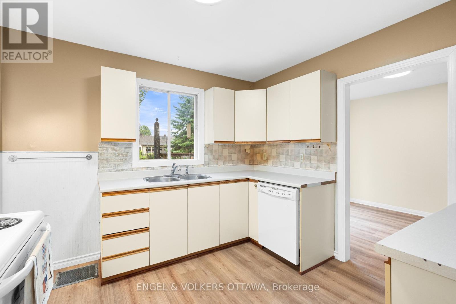 871 NOTRE DAME STREET - Image 19