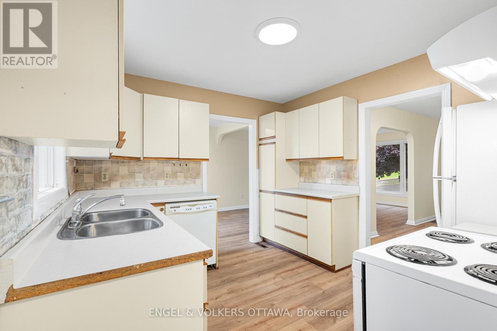 871 NOTRE DAME STREET - 20