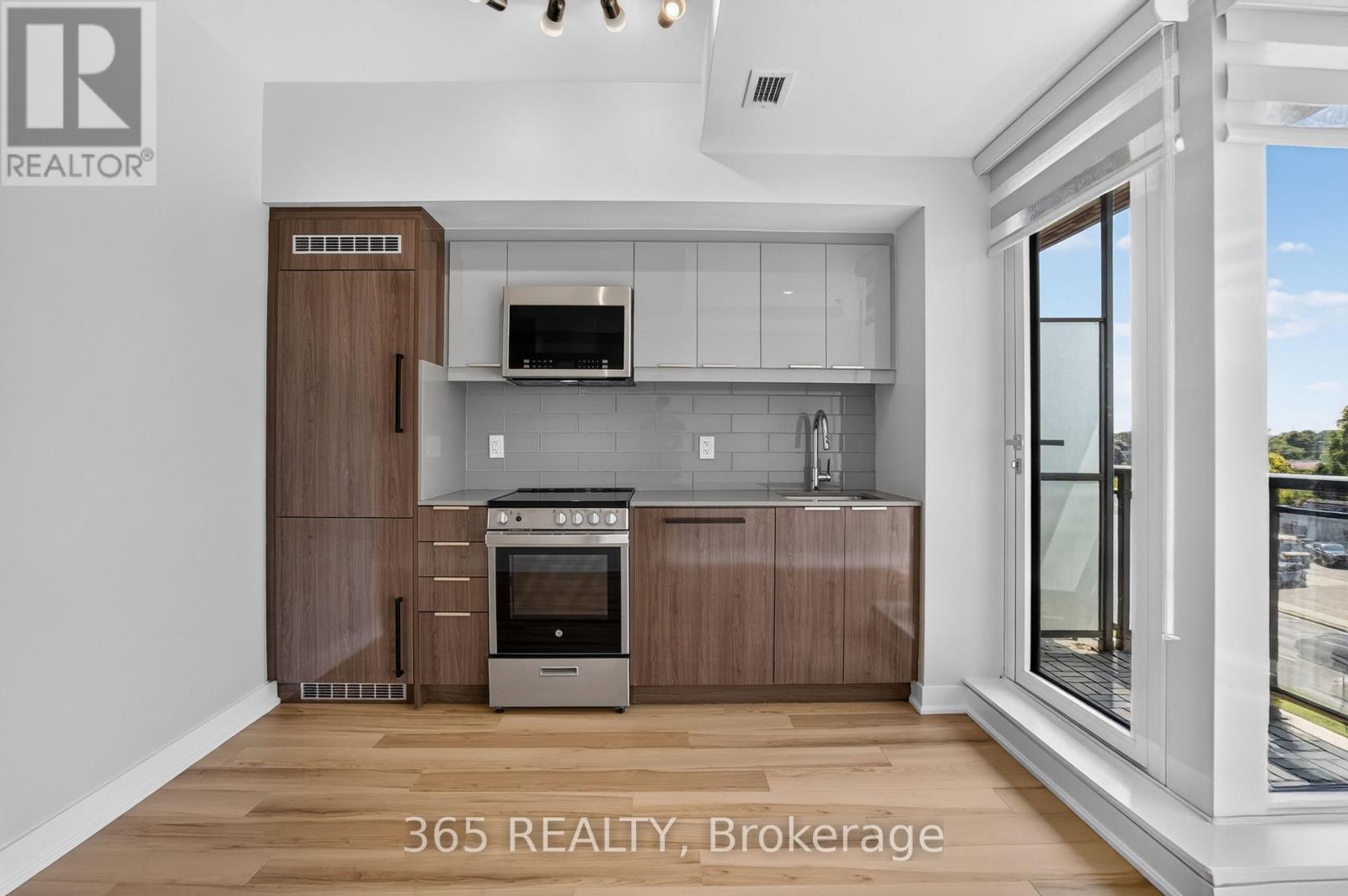 #405 90 GLEN EVEREST ROAD - 11