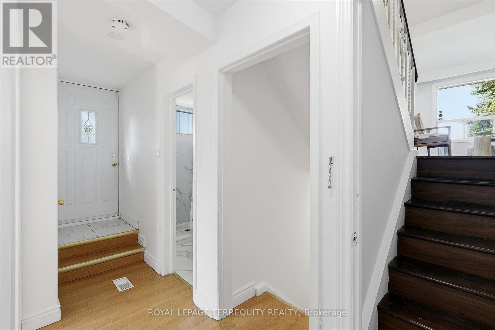 89 BENJAMIN BOULEVARD - Image 21