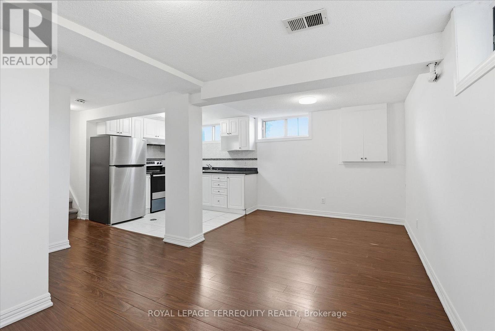 89 BENJAMIN BOULEVARD - 25