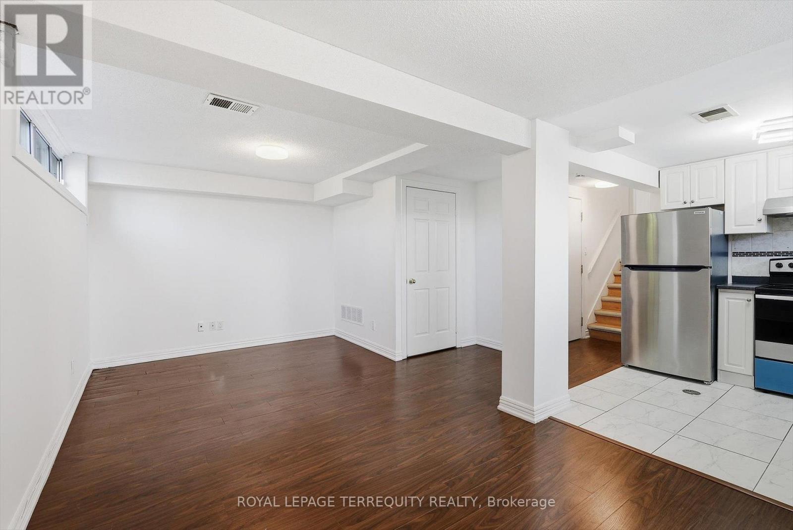 89 BENJAMIN BOULEVARD - 26