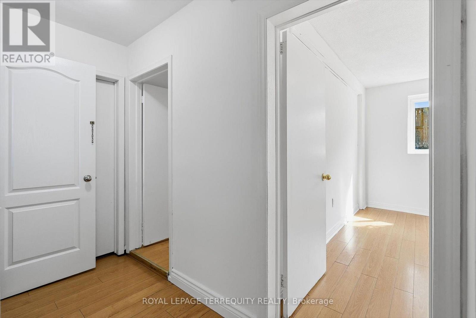89 BENJAMIN BOULEVARD - Image 28