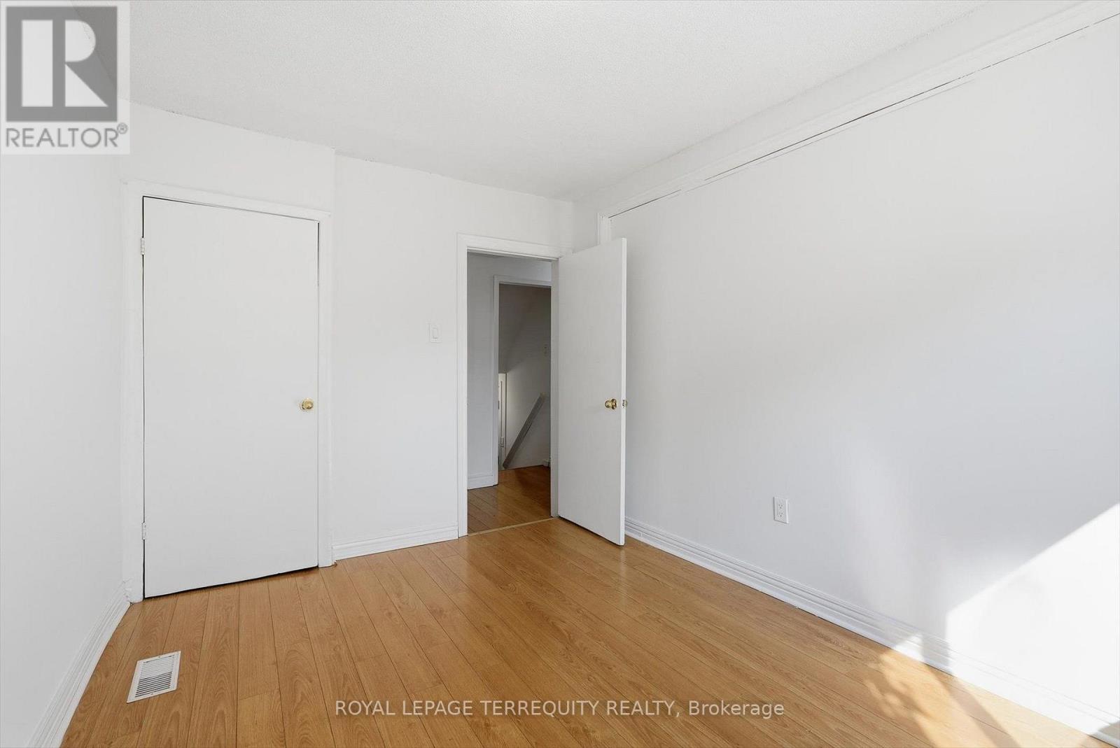 89 BENJAMIN BOULEVARD - Image 29