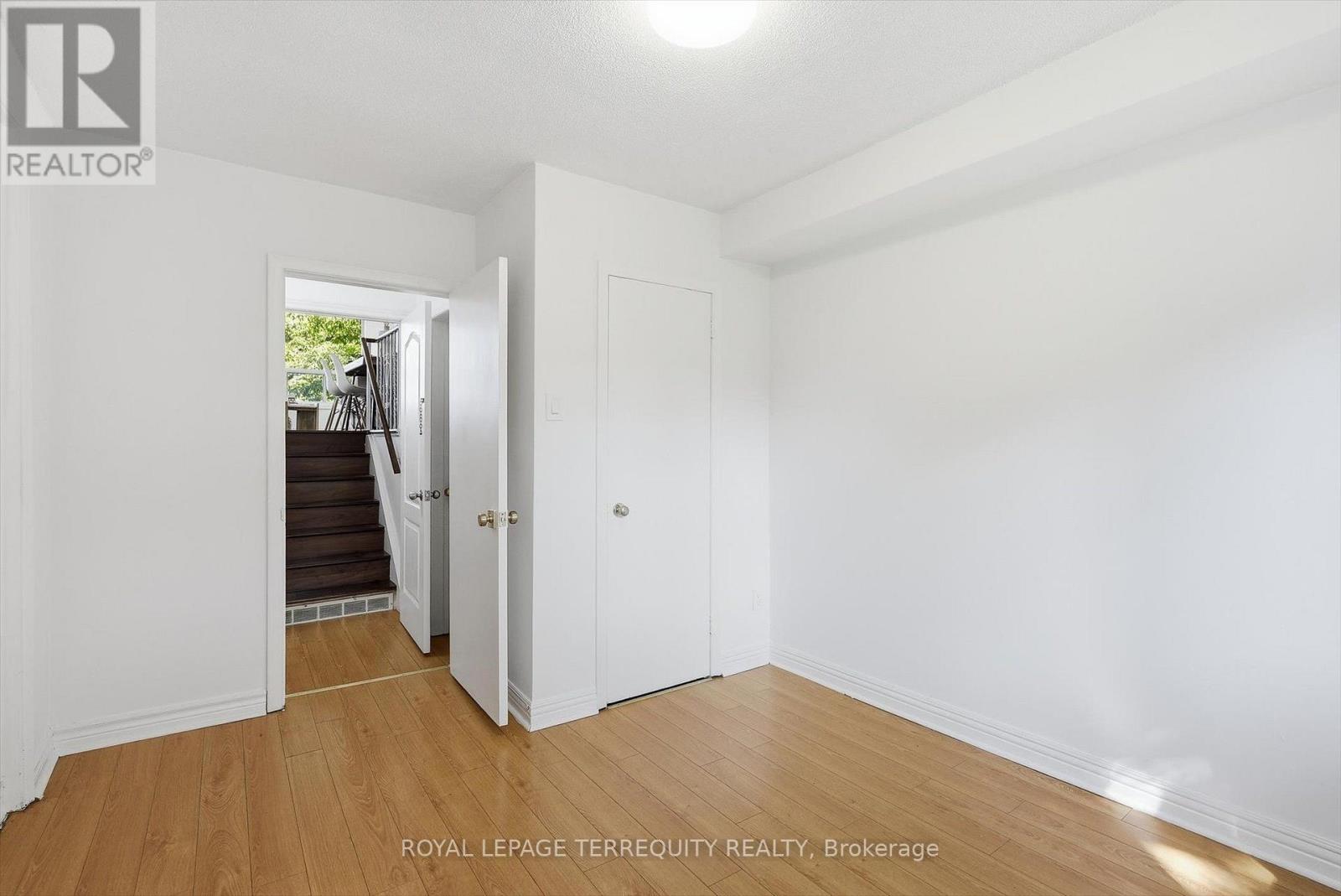 89 BENJAMIN BOULEVARD - 32