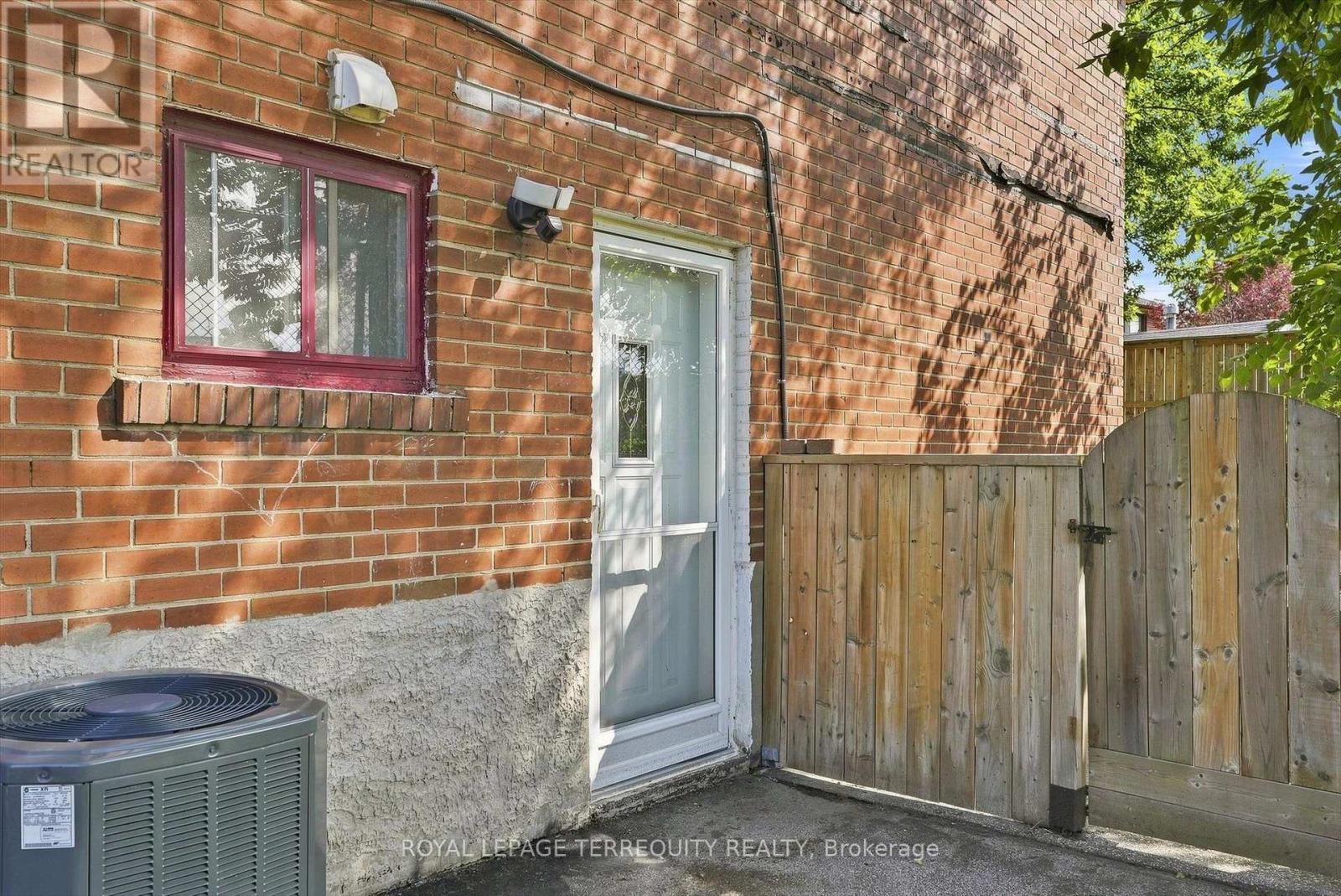 89 BENJAMIN BOULEVARD - Image 35