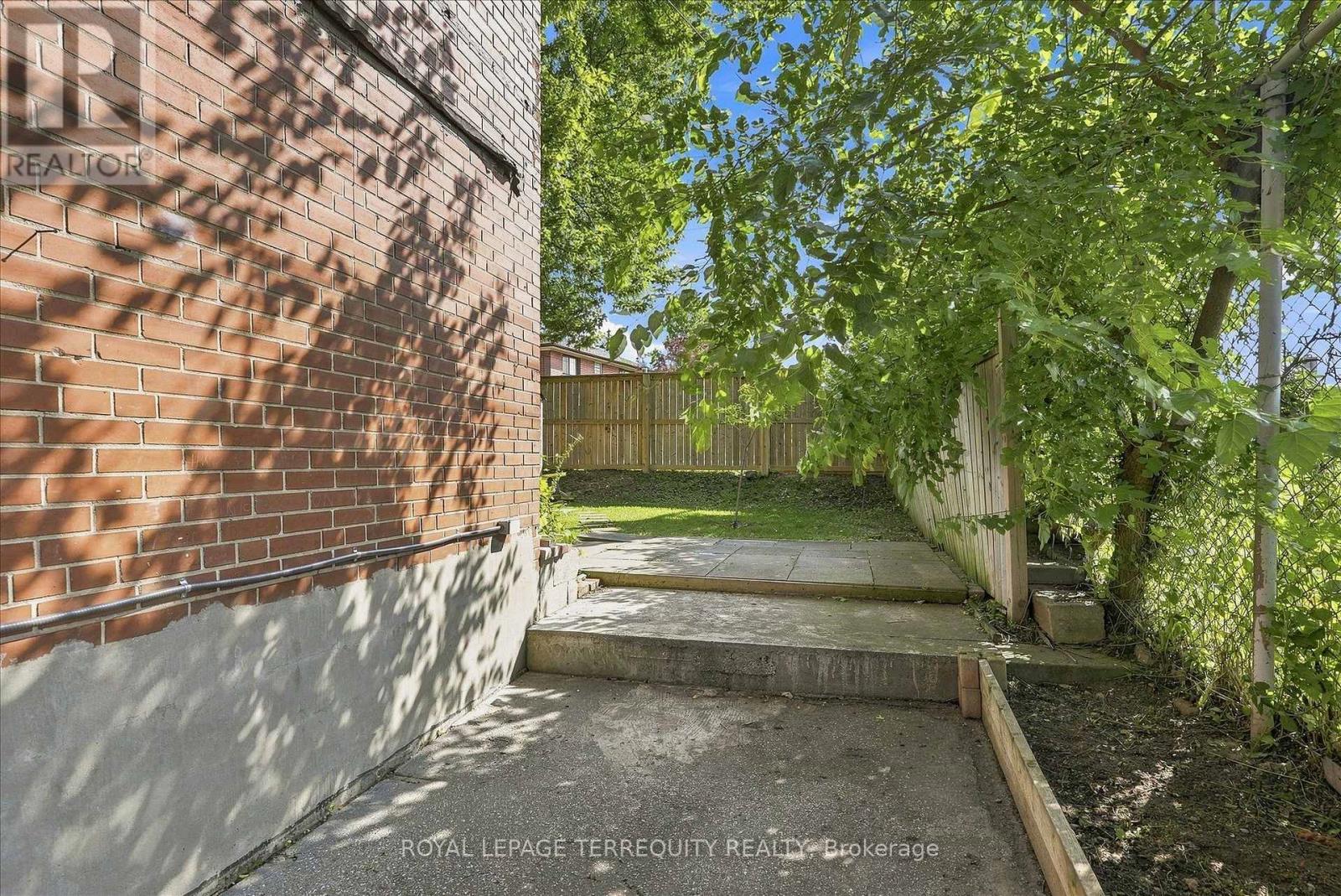 89 BENJAMIN BOULEVARD - Image 36