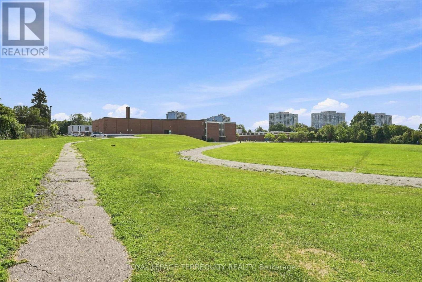 89 BENJAMIN BOULEVARD - 39