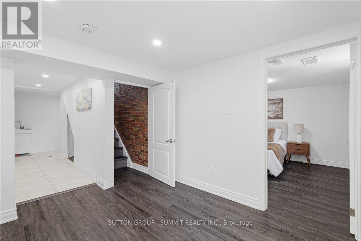 73 THORNBECK DRIVE - 24