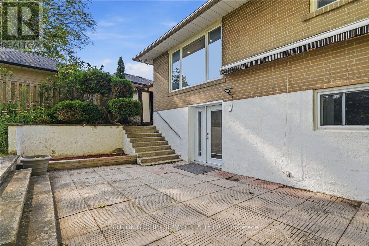 73 THORNBECK DRIVE - 33