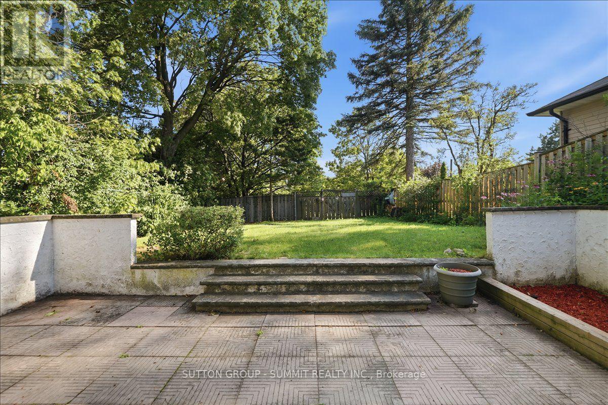 73 THORNBECK DRIVE - 34