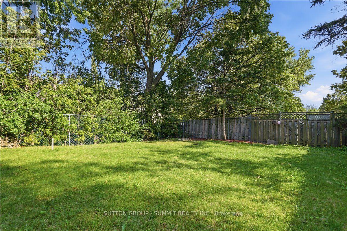 73 THORNBECK DRIVE - 35
