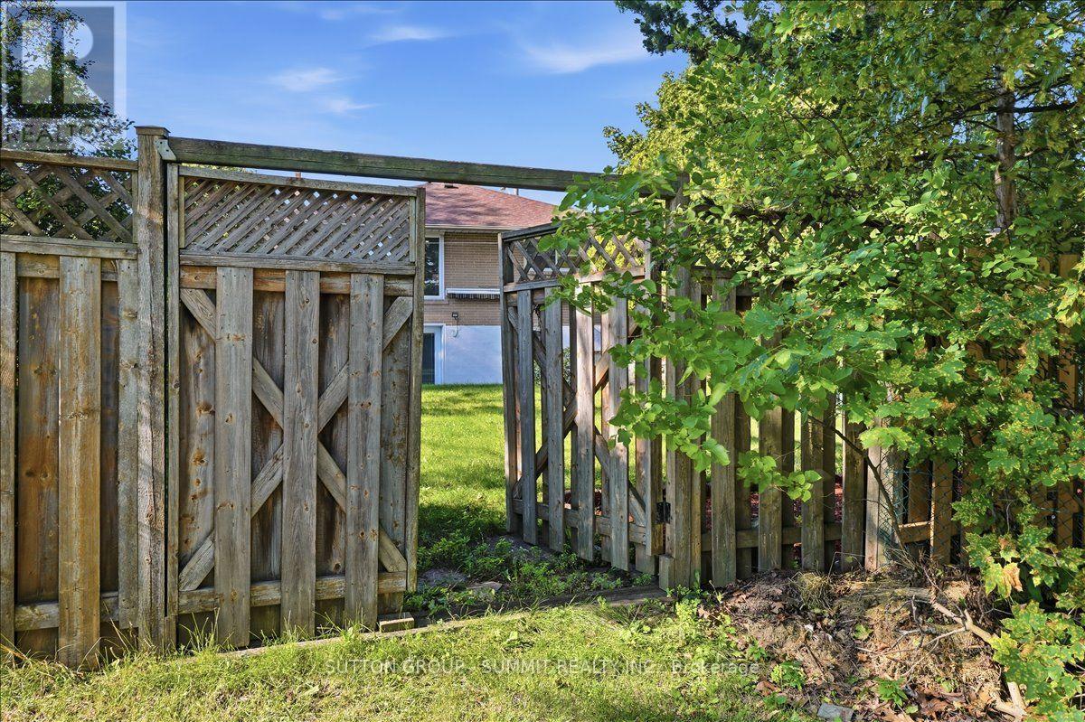 73 THORNBECK DRIVE - 40