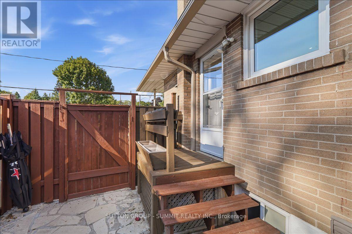 73 THORNBECK DRIVE - 43
