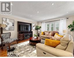 Sitting room - 67 Barrington Avenue, Toronto, ON M4C4Y9 Photo 6