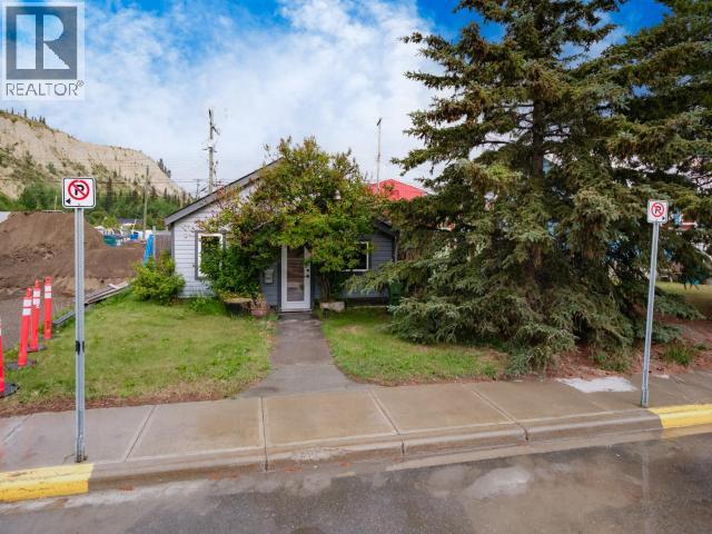 606 OGILVIE STREET - 2
