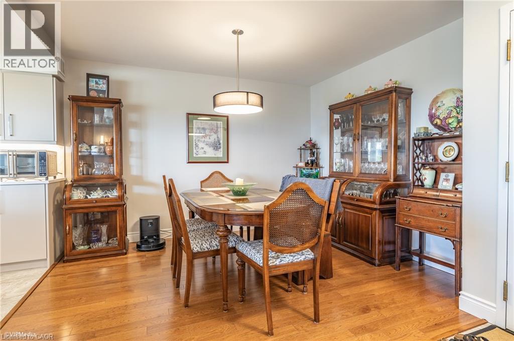 #601 265 WESTCOURT Place - 10