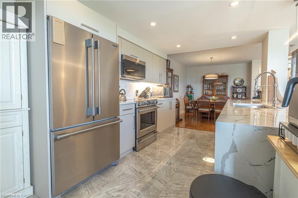 #601 265 WESTCOURT Place - 4