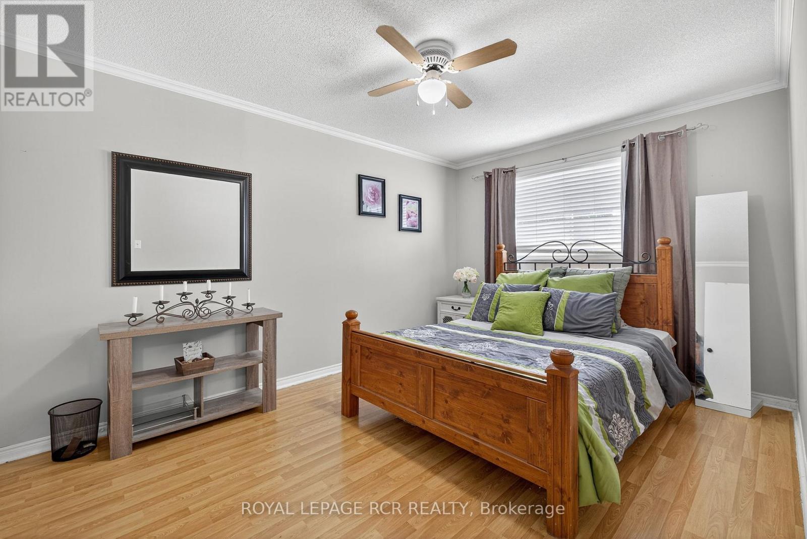 21 CROWN CRESCENT - 19