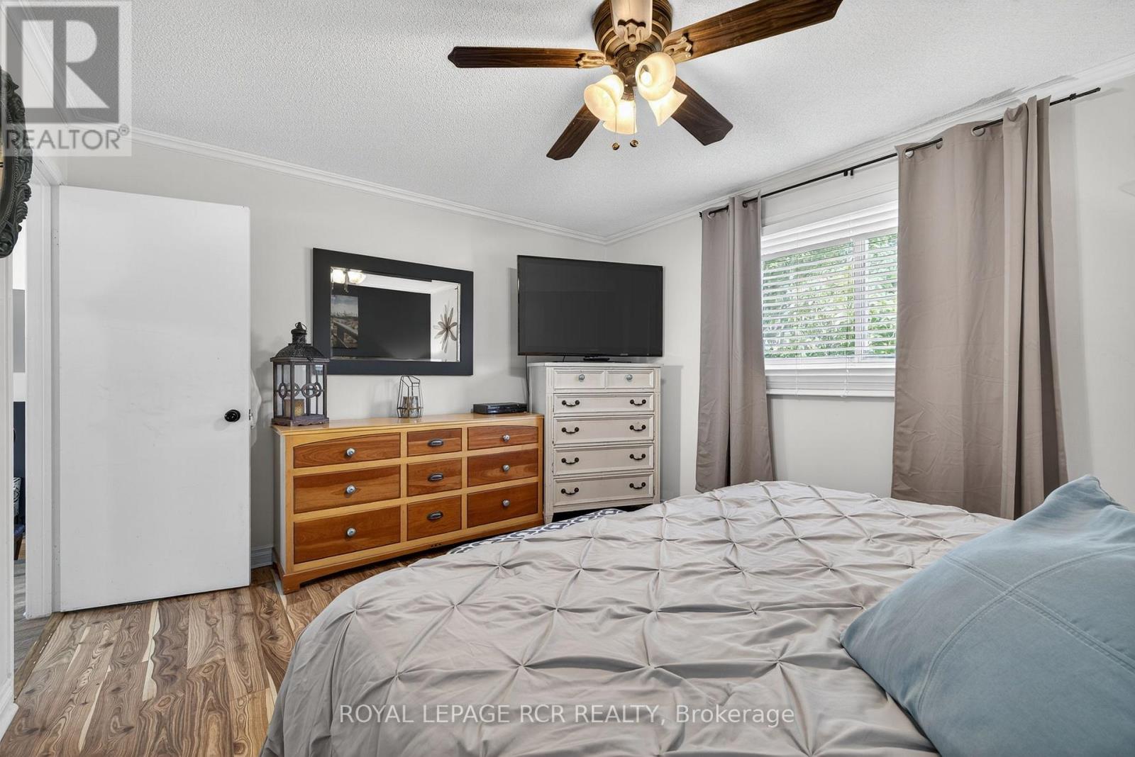 21 CROWN CRESCENT - 21