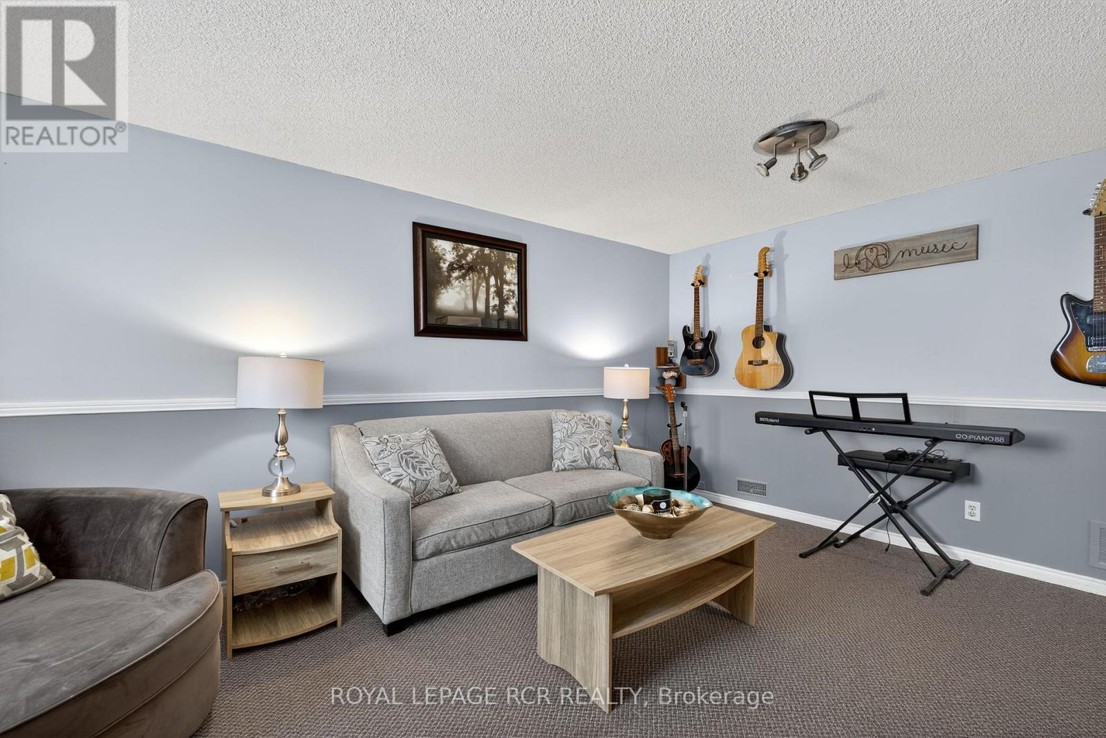 21 CROWN CRESCENT - 25