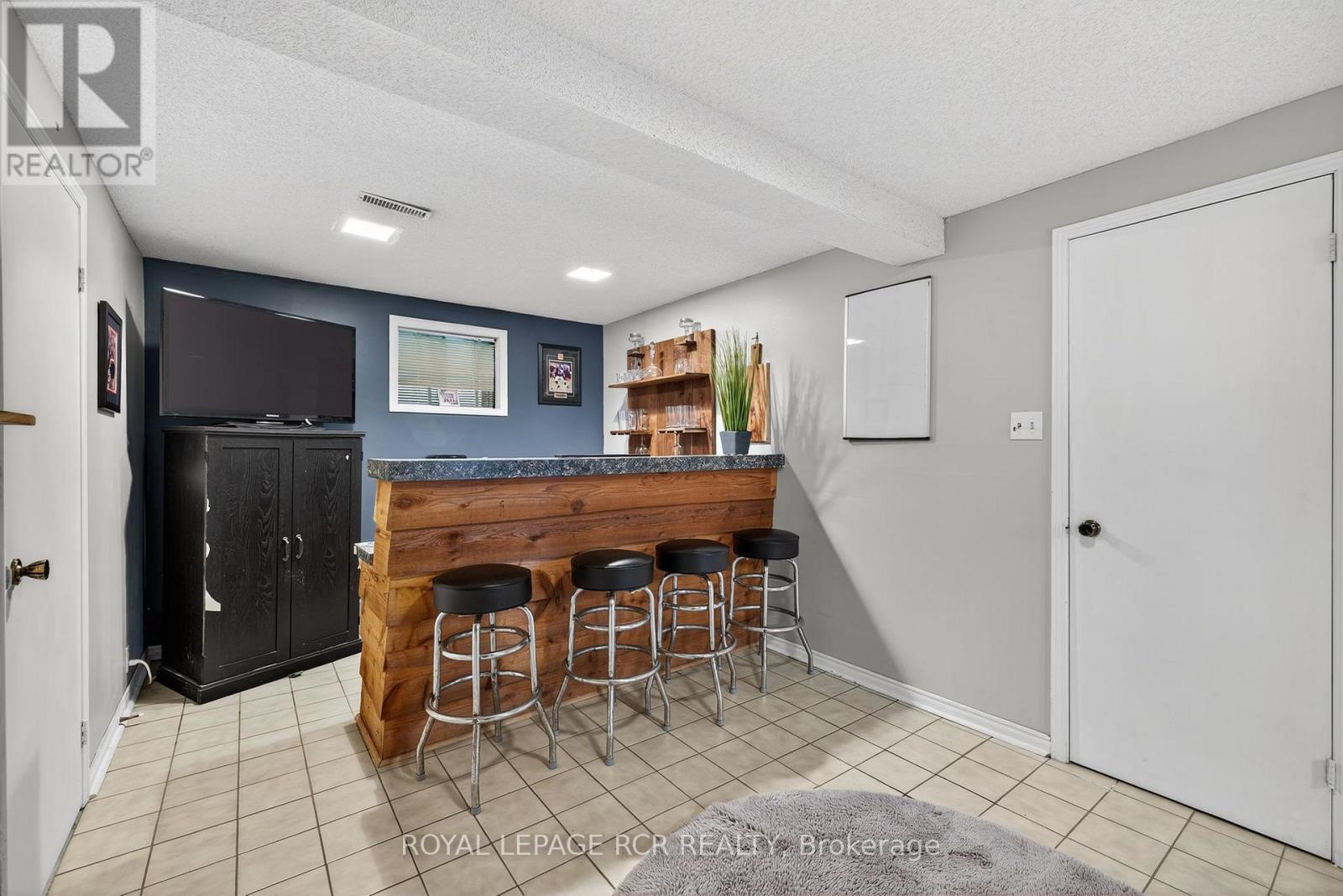 21 CROWN CRESCENT - 27