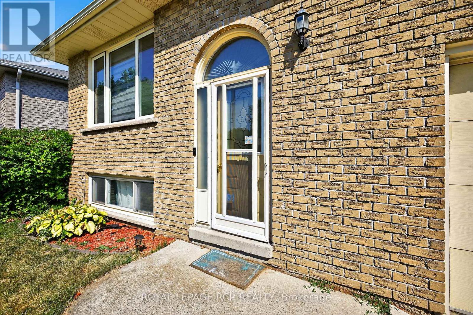 21 CROWN CRESCENT - 4