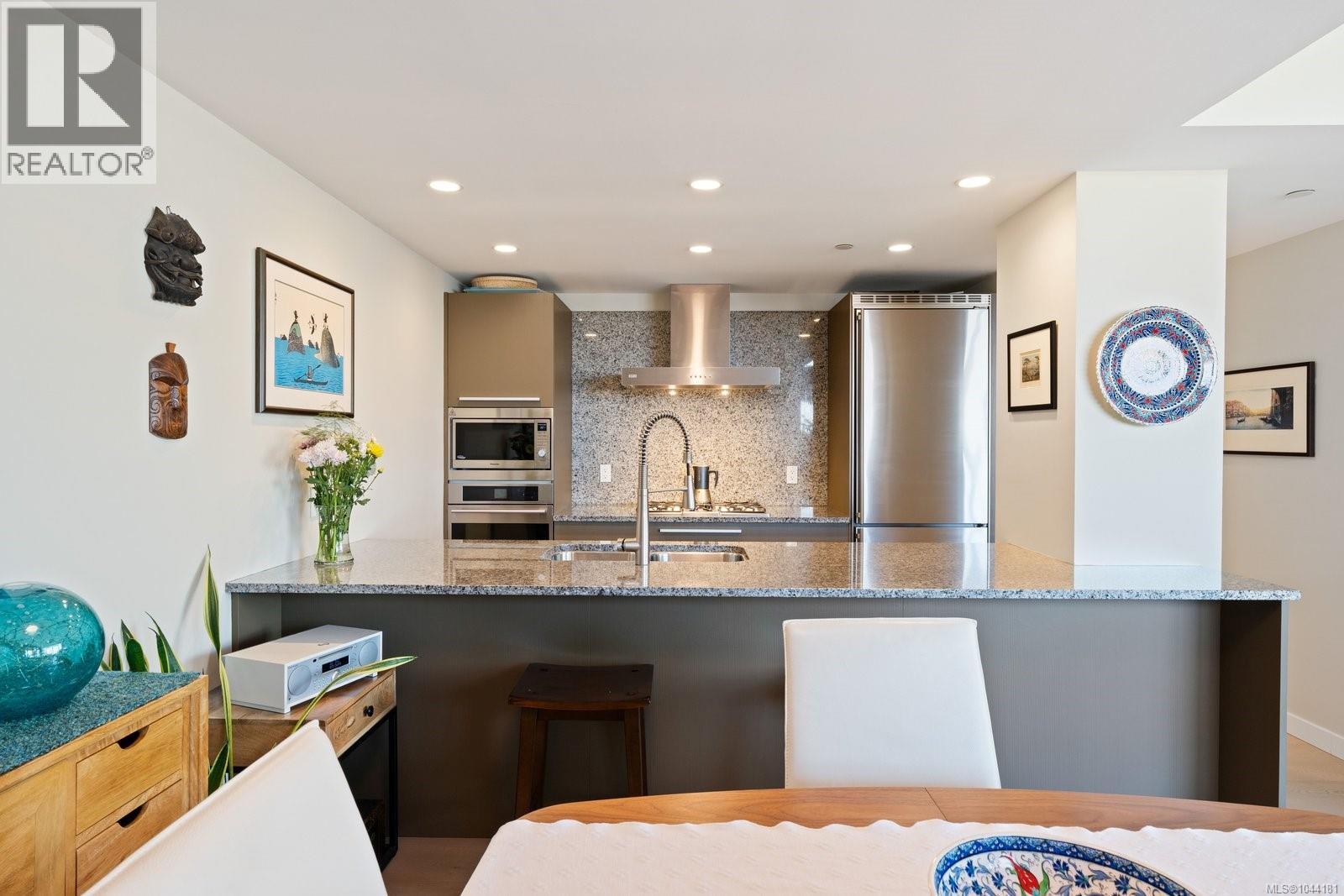 1602 707 Courtney St, Victoria
