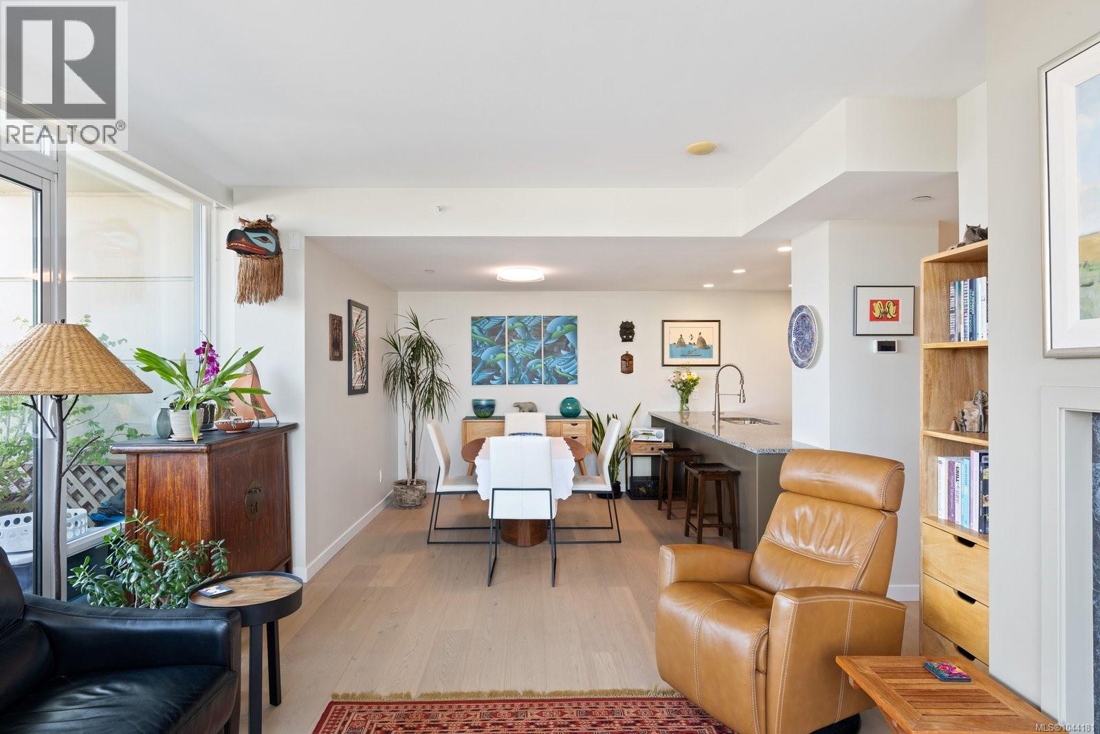 1602 707 Courtney St, Victoria