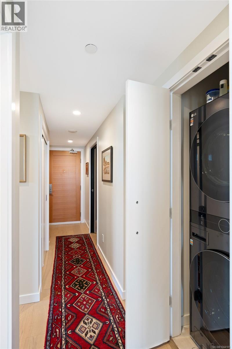 1602 707 Courtney St, Victoria