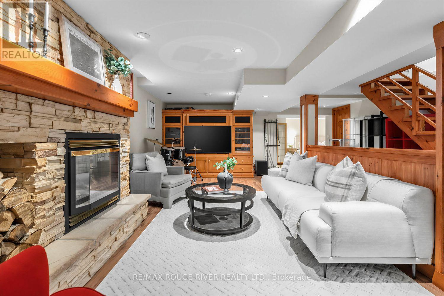 36 NIMROD CRESCENT - 27