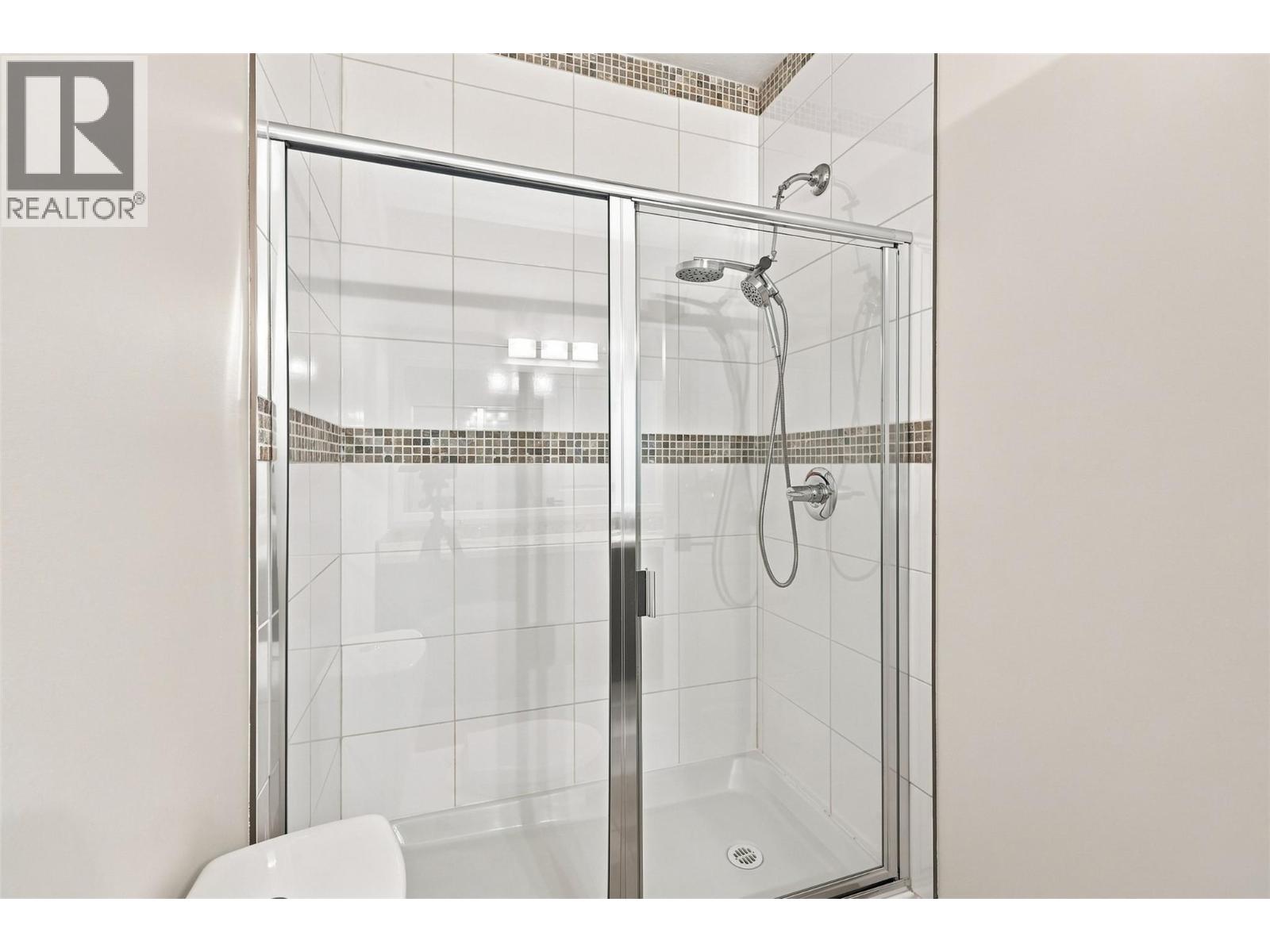 #88 130 COLEBROOK Road - Image 32