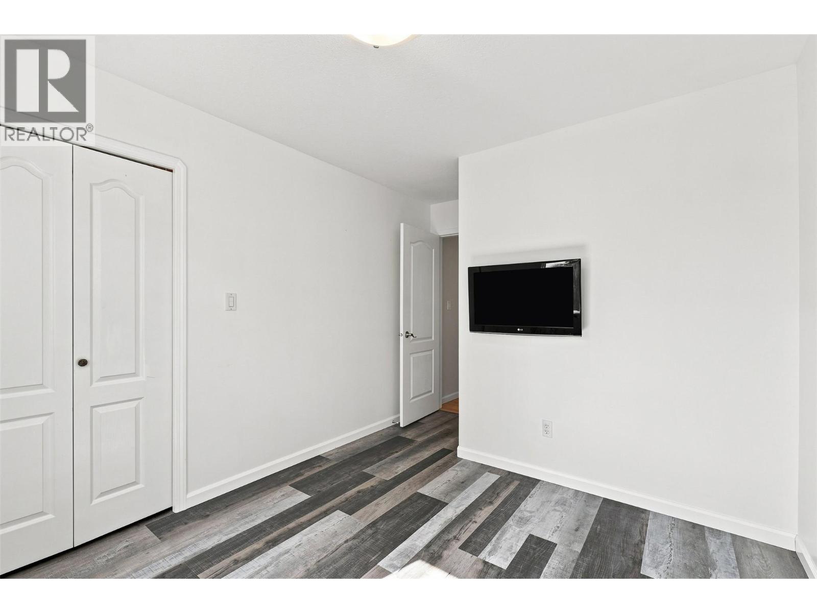 1060 PINE SPRINGS Road - Image 46