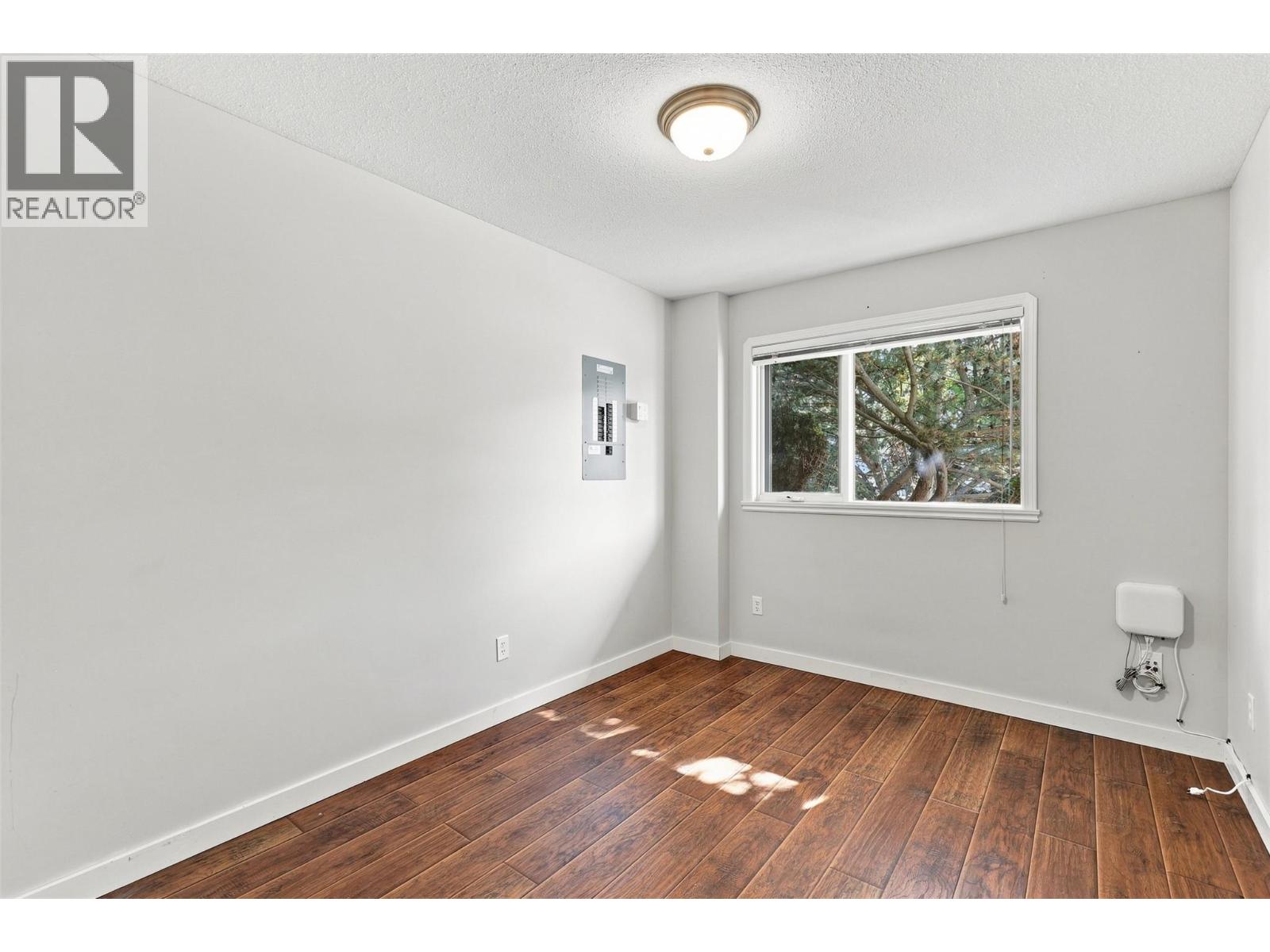 1060 PINE SPRINGS Road - Image 32