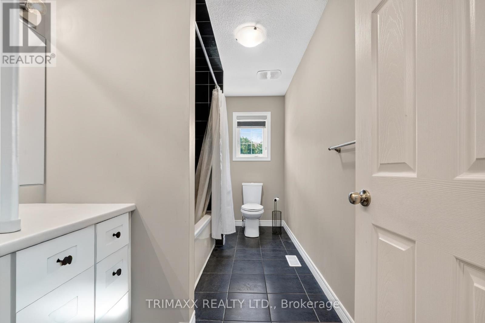 104 TARTAN AVENUE - 26
