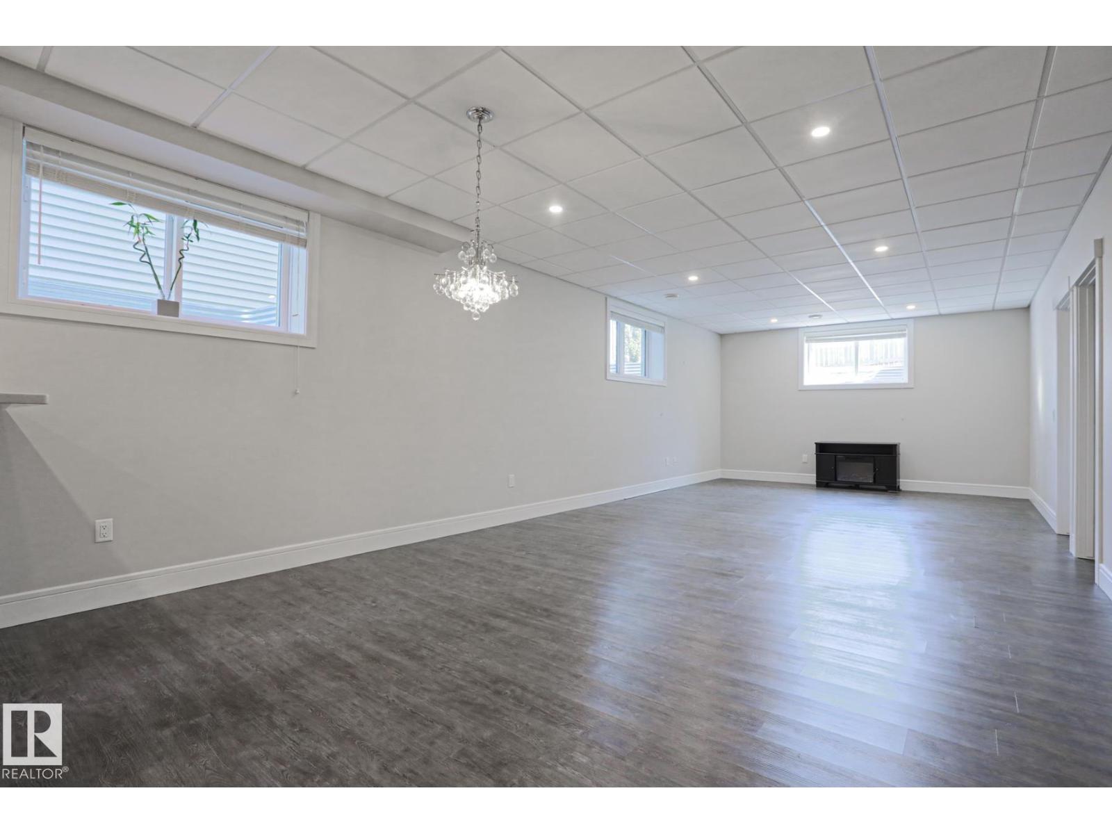 9711 223 ST NW - 39