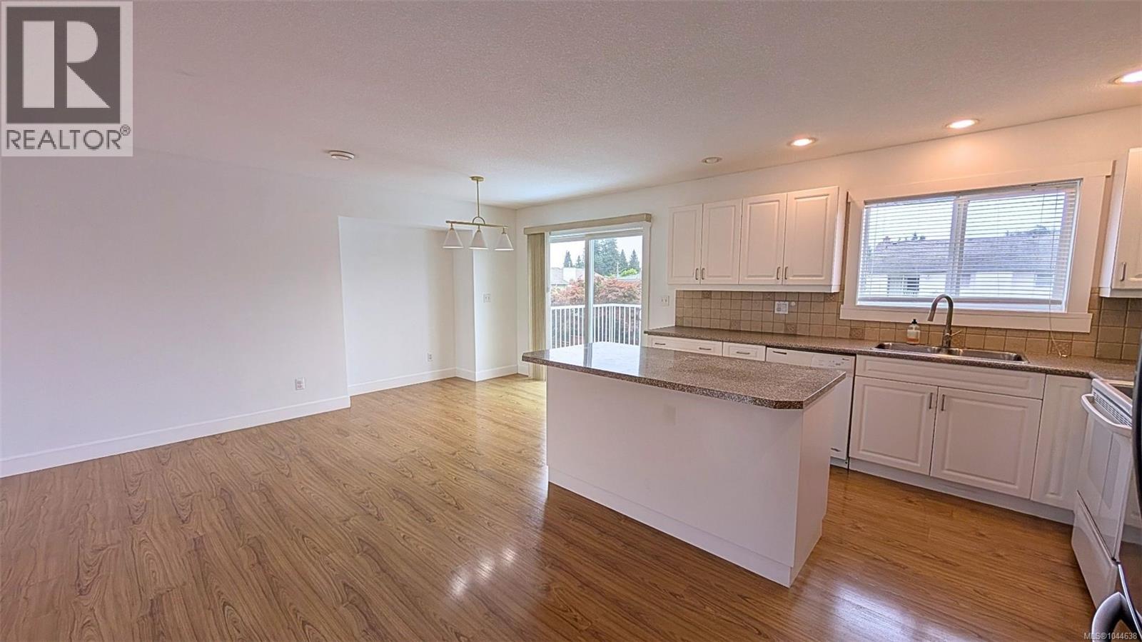 1721 Northfield Rd - Image 5