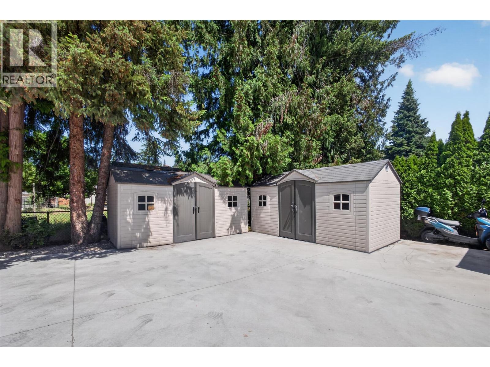 4588 Raymer Road - 90