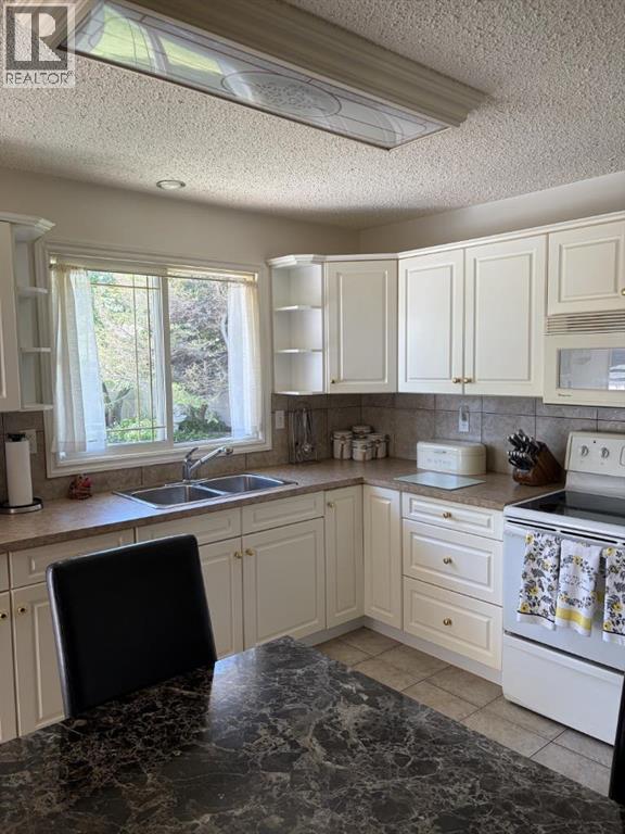 5144 35 Street East, Innisfail